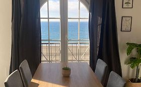 Apartamento tres habitaciones primera línea de playa